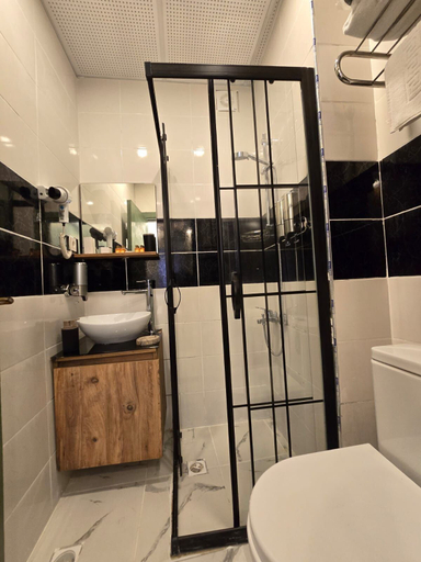 Bathroom 5, Grand Rafinn Hotel, Beyoğlu