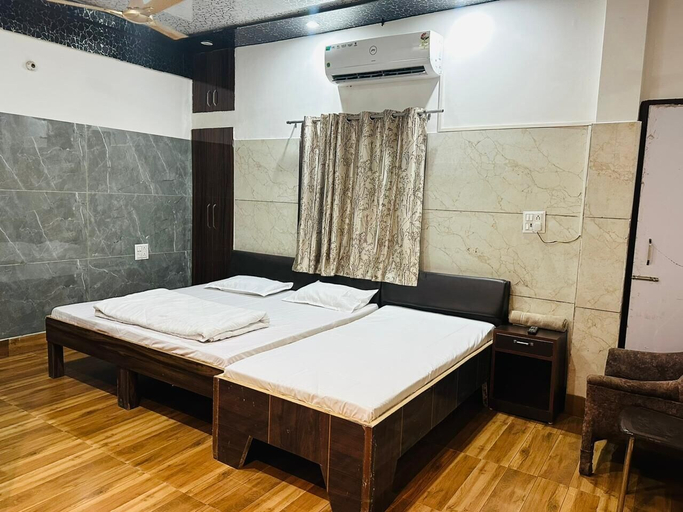 Bedroom 4, Hotel Sunrahi, Bijnor