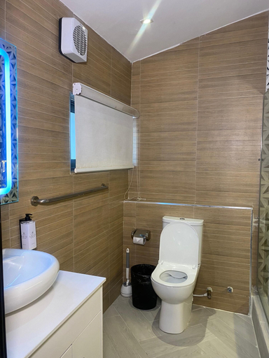 Bathroom 4, Lala's Boutique Hotel, Eti-Osa