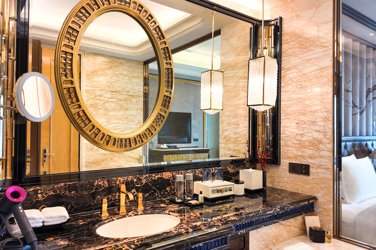 Bathroom 5, Wanda Reign Wuhan, Wuhan