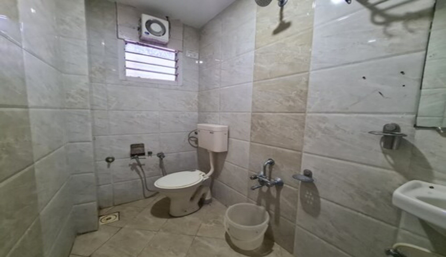 Bathroom, Hotel Nandani, Ahmadabad
