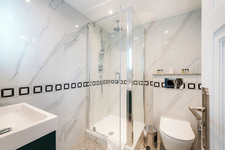 Bathroom 3, Fountain House, London