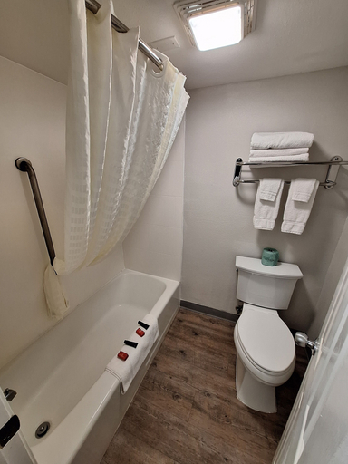 Bathroom 4, The Hotel Orange, Orange