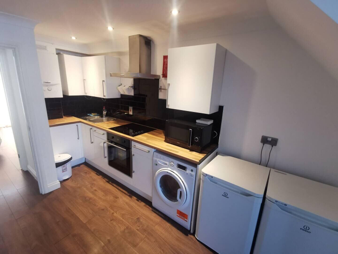 Private kitchen, City Apartment Sleeps 4 with Garden, London