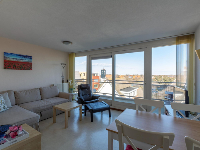 Dining 4, Furnished Holiday Apartment With Large Balcony, Zijpe