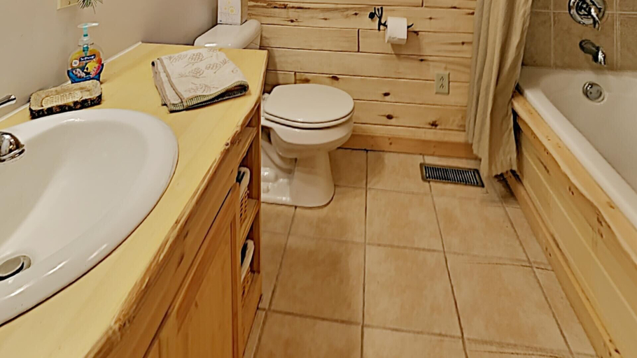 Bedroom 3, Sunset Cove Cabin On Lake Grindstone, Sawyer