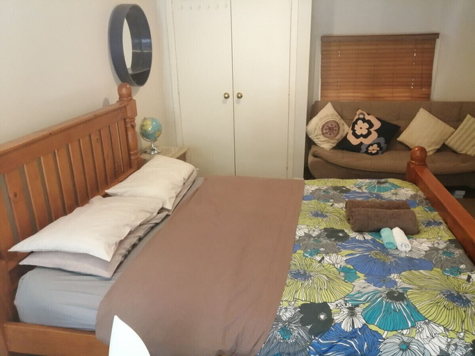 1 Beds including 1 Sofa Bed Studio, Waitakere