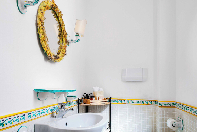 Bathroom 4, Villa Golfo Di Napoli With Private Pool, Napoli