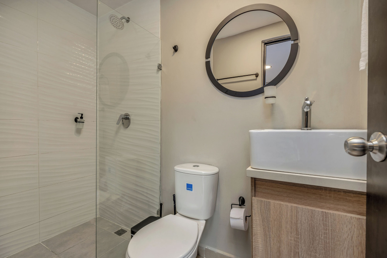 Bathroom 2, Apartamentos Oslo Tesoro by HOUSY HOST, Medellín