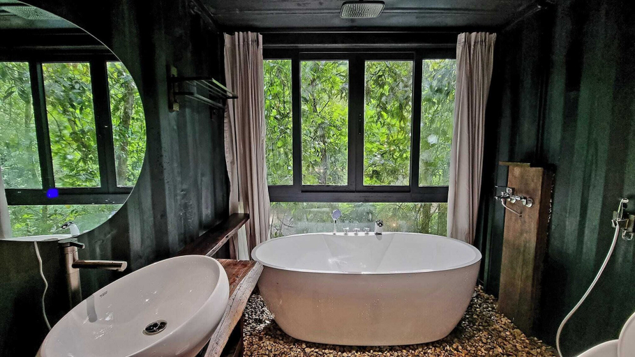 Bathroom, YesHue Eco Tourism Area, Nam Đông