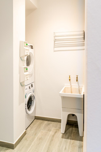 Others 5, Four Rooms Hostel, Lugo