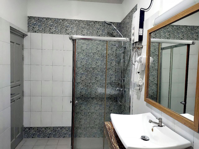 Bathroom 5, Turtle Inn Dharavandhoo, Baa Atoll