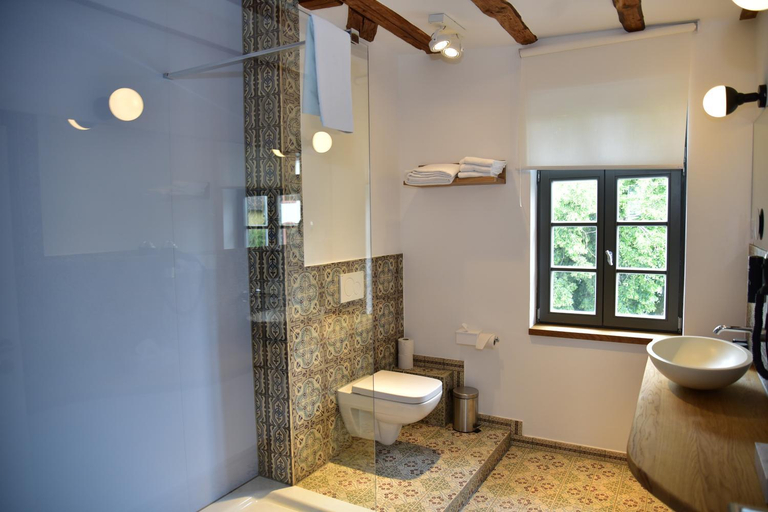 Bathroom 4