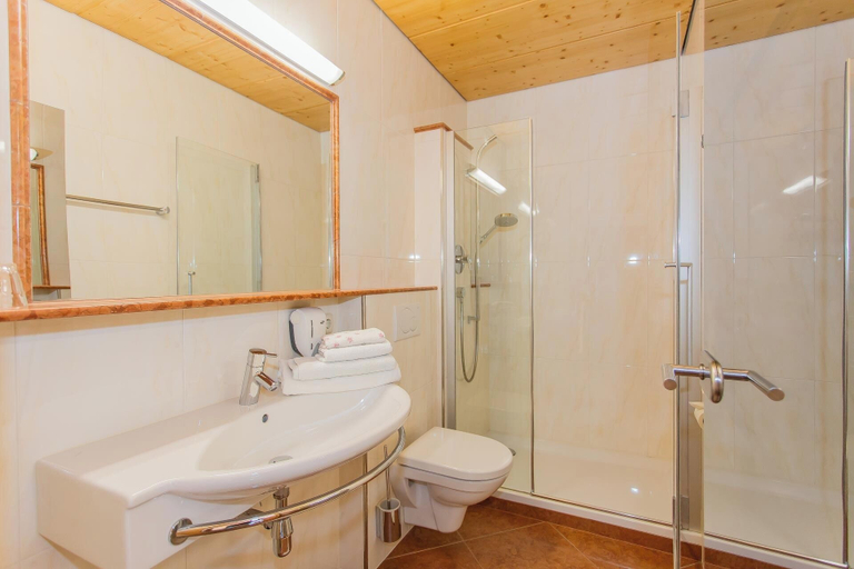 Bathroom 4, Hotel Hettlerhof, Zell am See