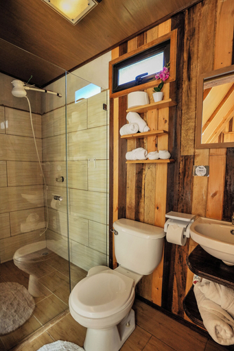 Bathroom 3, Tityra Lodge, Puntarenas
