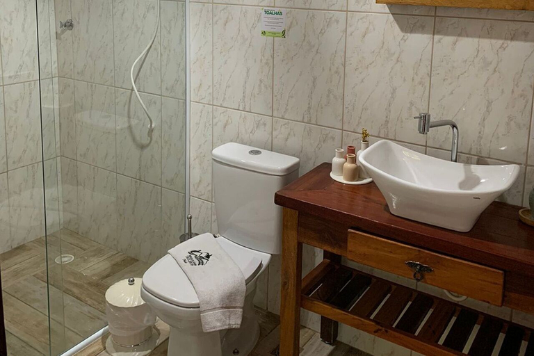 Bathroom 4, Chales senhor dos trilhos, Mairiporã