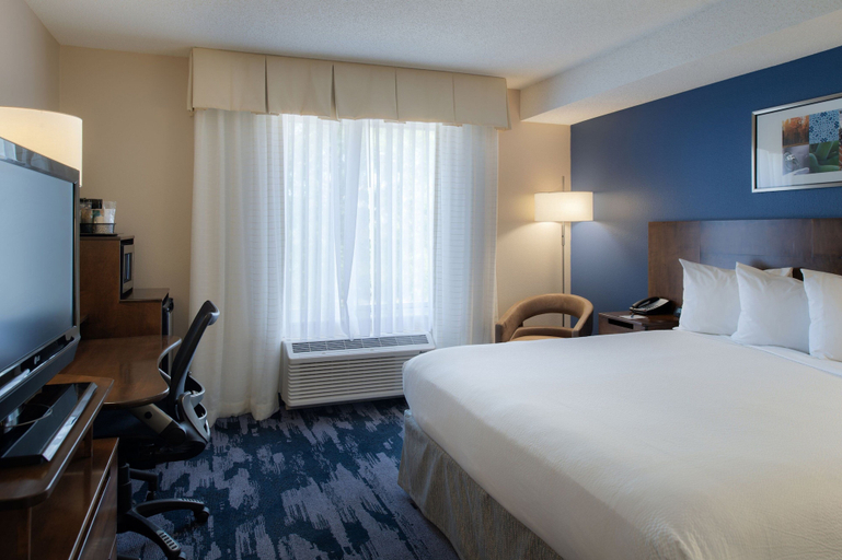 Bedroom 3, Fairfield Inn & Suites Dayton Troy, Troy