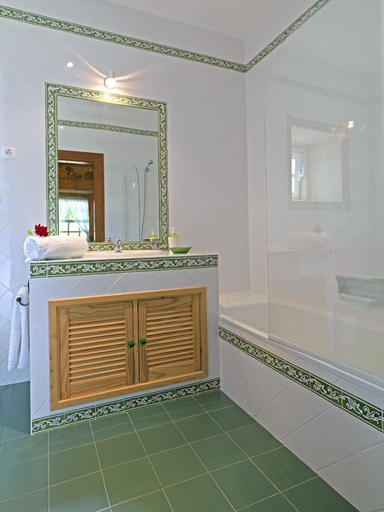 Bathroom 3, Casa Alta, Valença