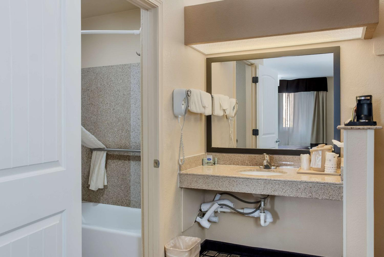 Bathroom 4, Best Western Nursanickel Motel, Dallam