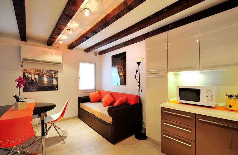 Room 4, Creme Caramel Room by Wonderful Italy, Venezia