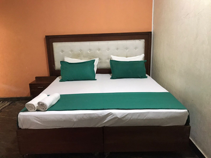 Bedroom 4, Metro Marine Drive Hotel, Thimbirigasyaya