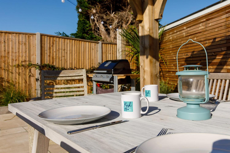 Others 2, 4BR Beach House sleeps 10 - 5 mins walk to the Sea, West Sussex
