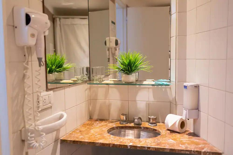 Bathroom, Hotel Dion, General Pueyrredón