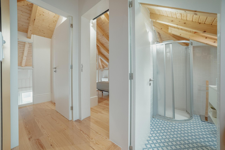 Room 3, Downtown Clerigos With River View by Vacationy, Porto