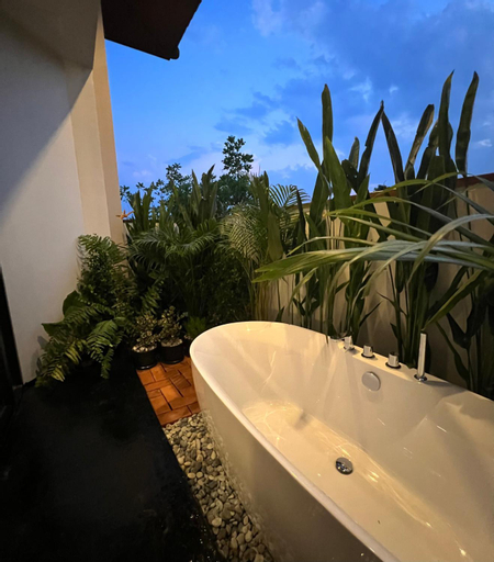 Bathroom 11