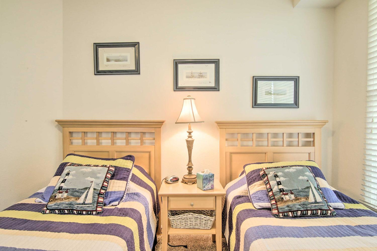 Others 3, 4 Mi to Bethany Beach: Sunny Escape w/ Porches!, Sussex