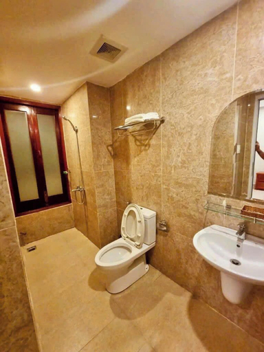 Bathroom 4, HOTEL 34, District 10