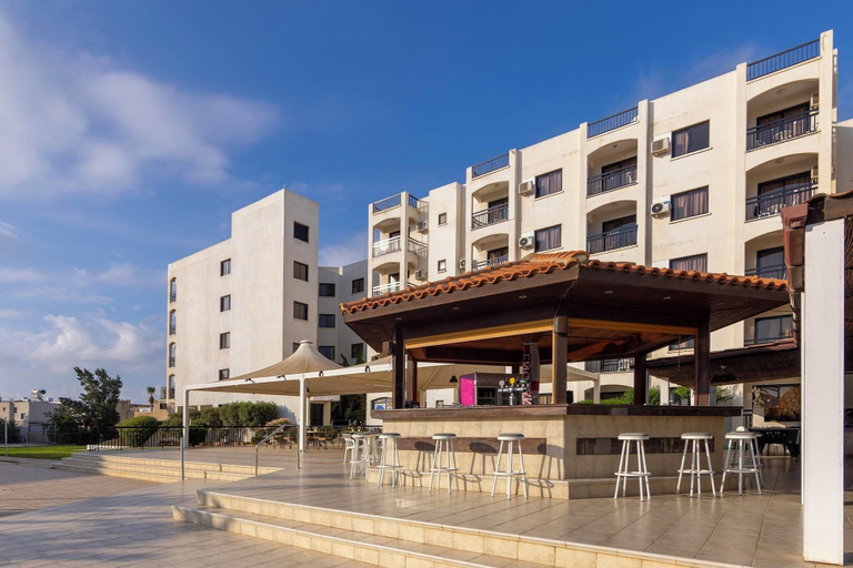 Exterior & Views 2, Seagull Hotel