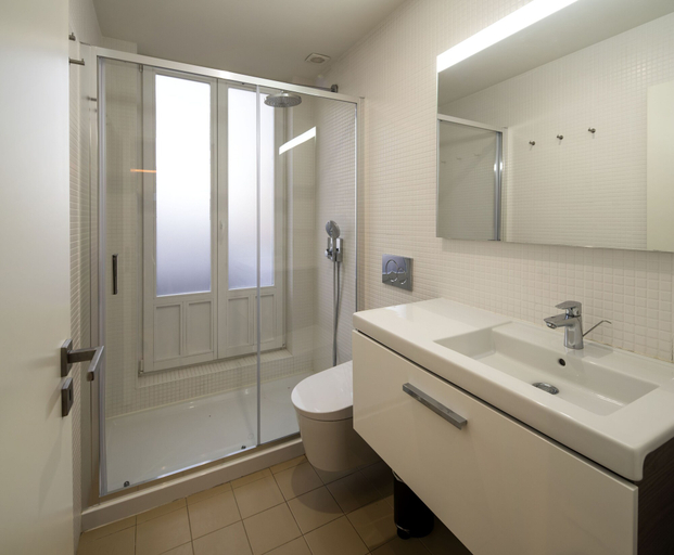 Bathroom 4, Gharb, Porto