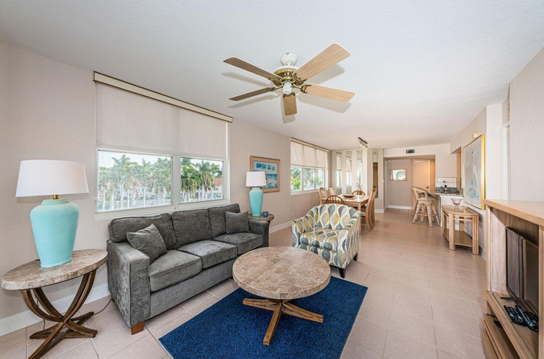 Others 4, Bahia Vista Palm Trees & Coastal Breezes - Endless Fun on Isla, Pinellas