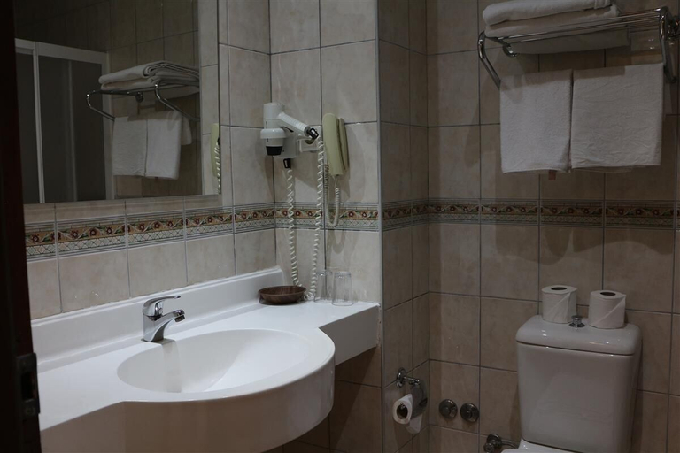 Bathroom 5, Kleopatra Hotel, Alanya
