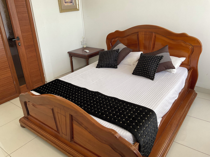 Bedroom 4, Mahe Holiday Resort