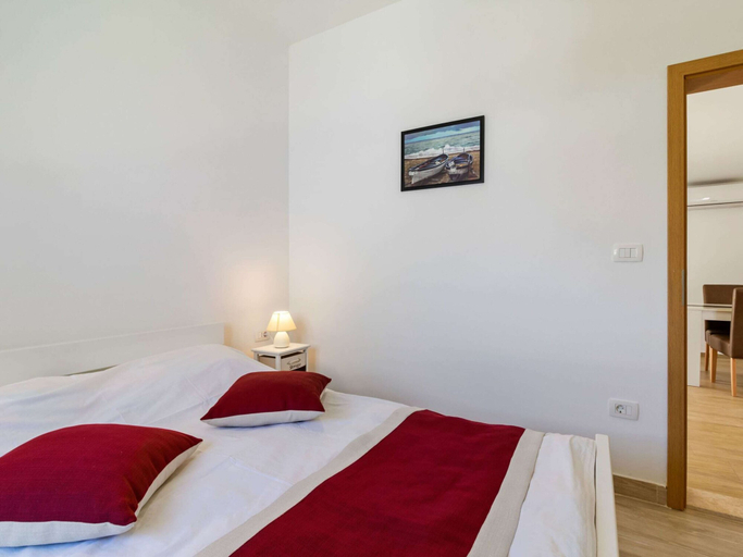 Bedroom 3, Stylish Holiday Home in Banjole With Swimming Pool, Medulin