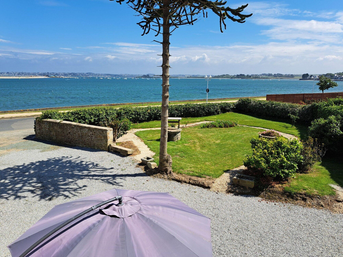 Property grounds, In top Location With Beautiful sea View, Finistère