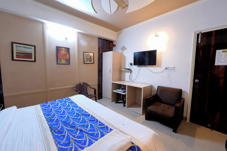 Bedroom 3, Hotel Opera Delhi Airport, Delhi