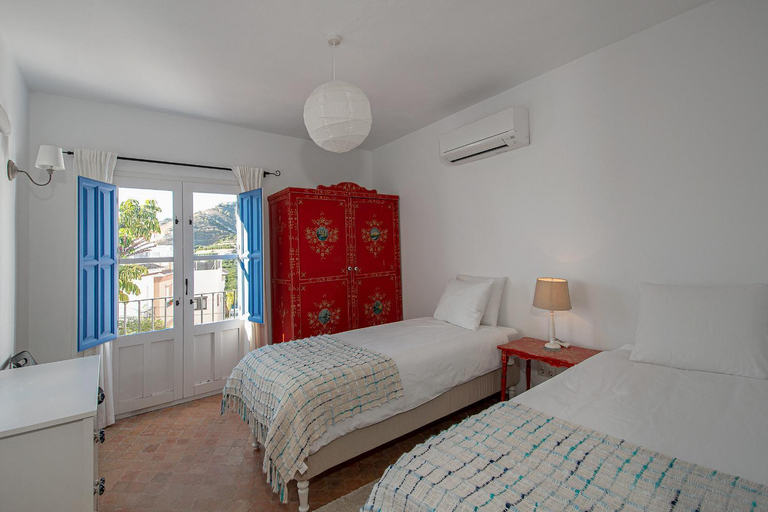 2, Villa La Paloma, Granada