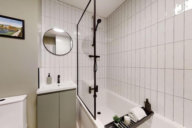 Bathroom 3, Oakwell View - Modern 3 Bed Home, Barnsley