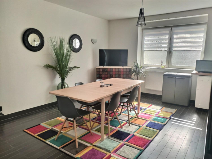 Others 5, Chambre privee 23m - Canape lit - WIFI - Appart 120m, Moselle