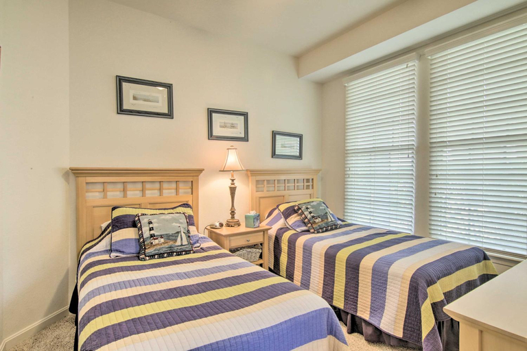 Others 4, 4 Mi to Bethany Beach: Sunny Escape w/ Porches!, Sussex