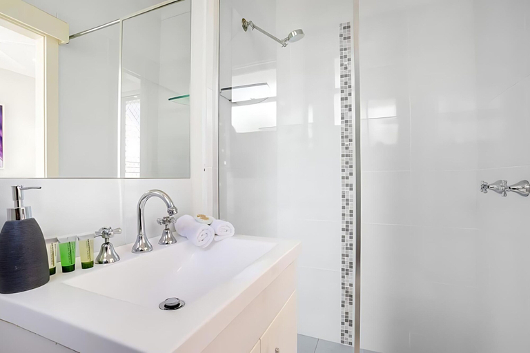 Bathroom 3, Prickly Pear Stays in Mayfield, Newcastle - Inner City