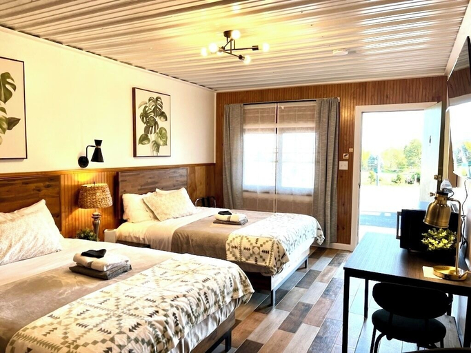 Bedroom 3, High Point Motel, Sussex