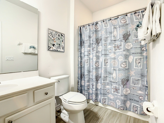 Bathroom 2, Oakwood Oasis, Polk
