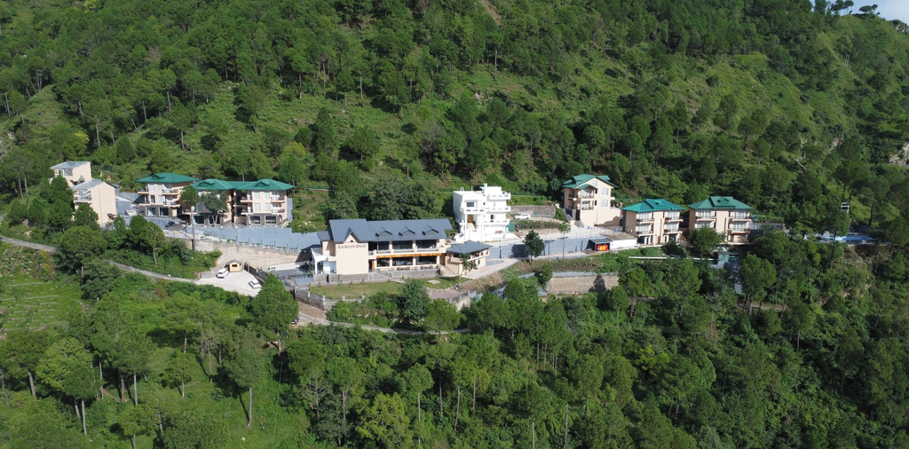 Exterior & Views