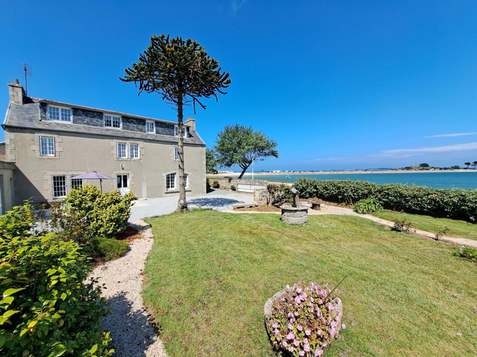Exterior 3, XXL Holiday Home Directly by the sea, Finistère