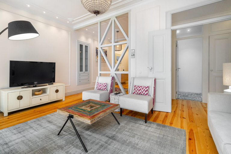 Others 5, Luxury Stay In Prime Location W/ Ac, Lift & Private Patio, Lisbon