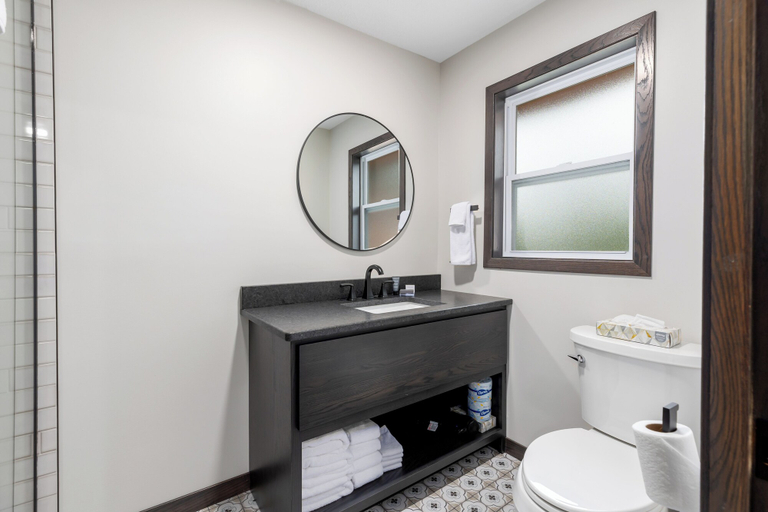 Bathroom 3, River View Lodge, Aitkin